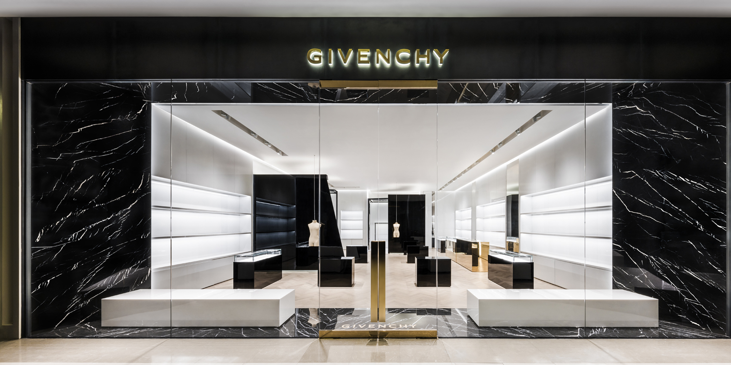 Givenchy aterriza en España con e-commerce propio | 25 Gramos